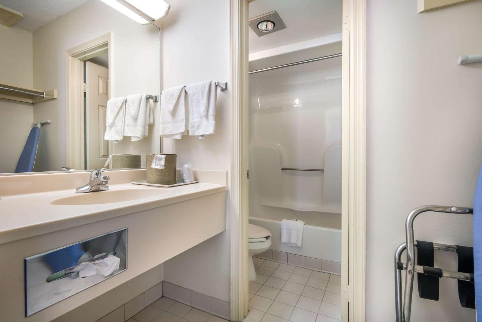 Quality Inn Little Creek Virginia Beach Bagian luar foto