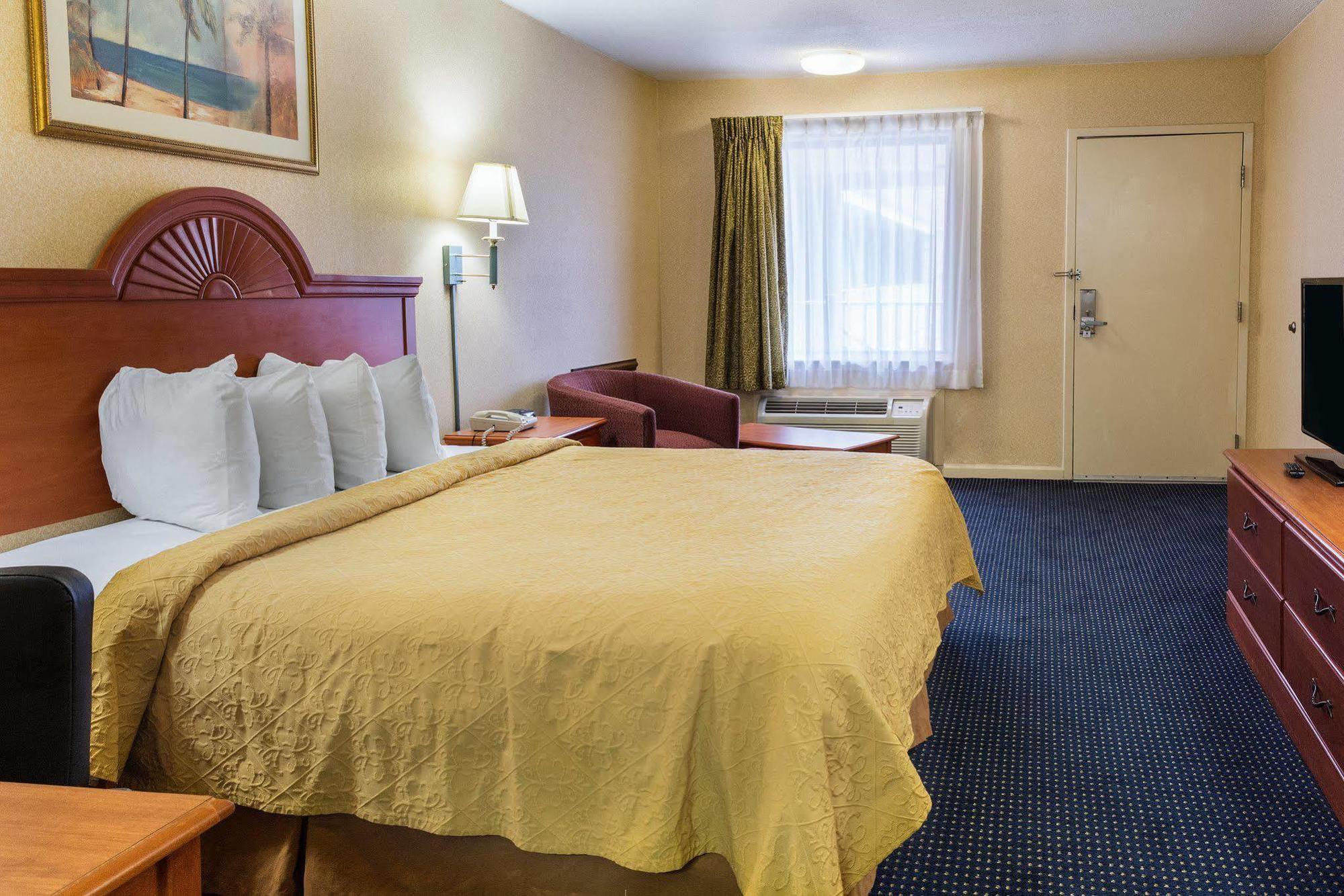 Quality Inn Little Creek Virginia Beach Bagian luar foto