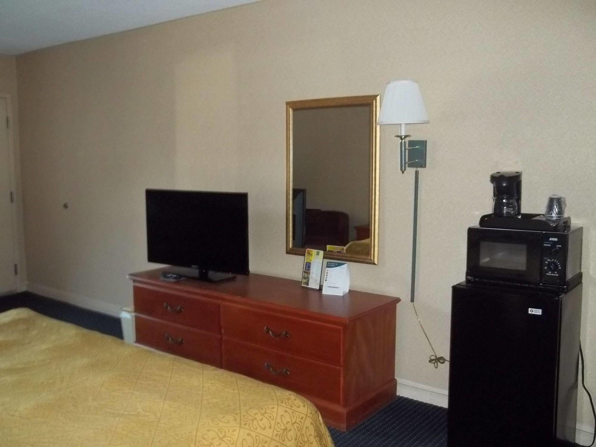 Quality Inn Little Creek Virginia Beach Bagian luar foto